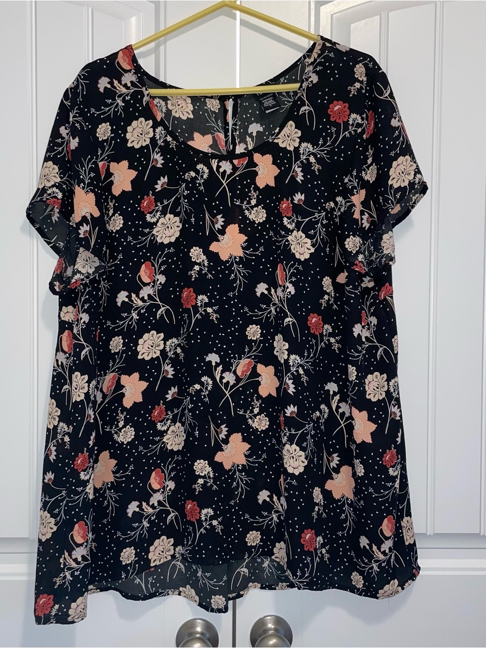 torrid Black Floral Short-Sleeve Blouse with Peach & Cream Blooms